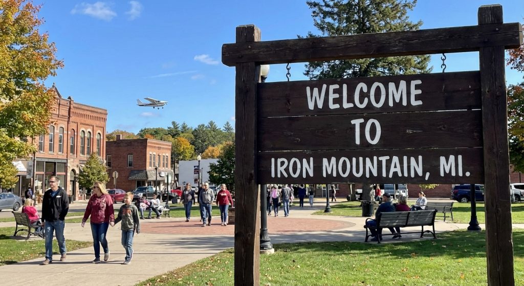 Cheap Business Class Flights to Iron Mountain, MI